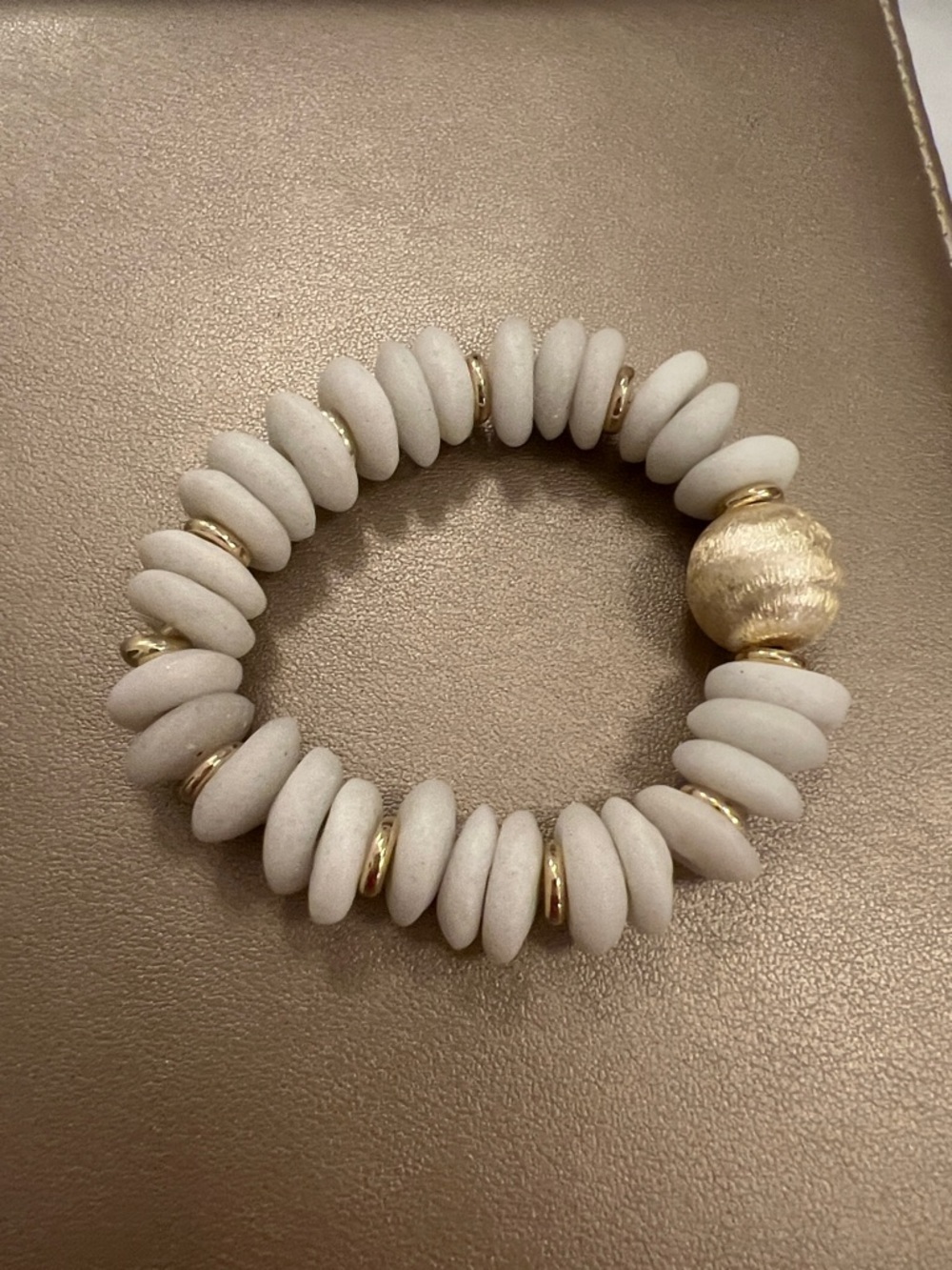 White Bead & Brushed Gold Accent Stretch Bracelet
